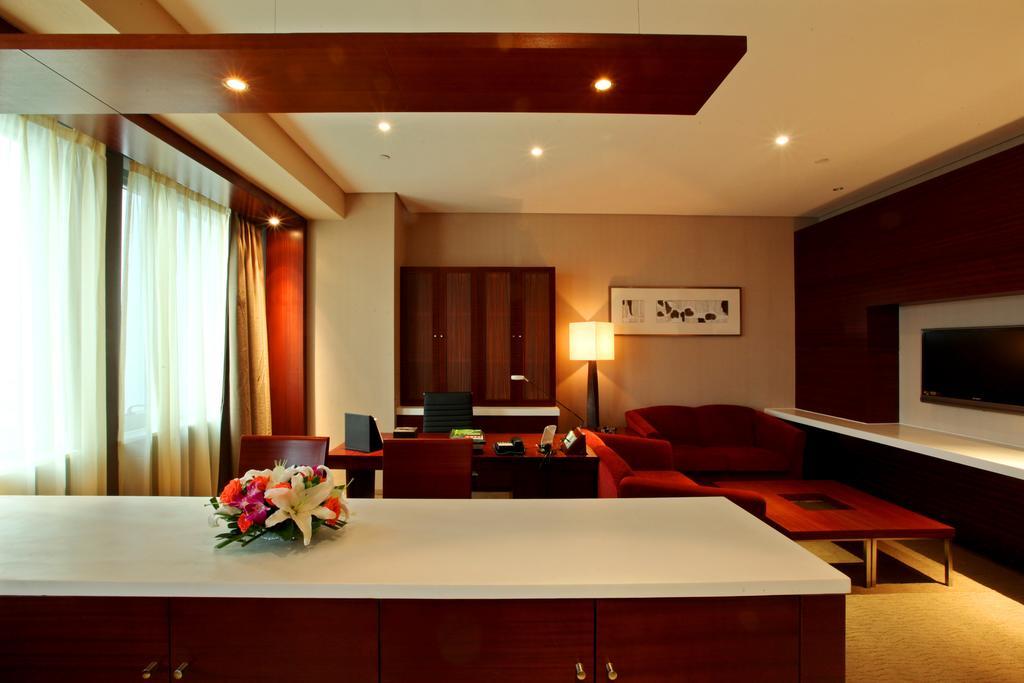 Ramada Plaza By Wyndham Shanghai Caohejing Hotel ภายนอก รูปภาพ